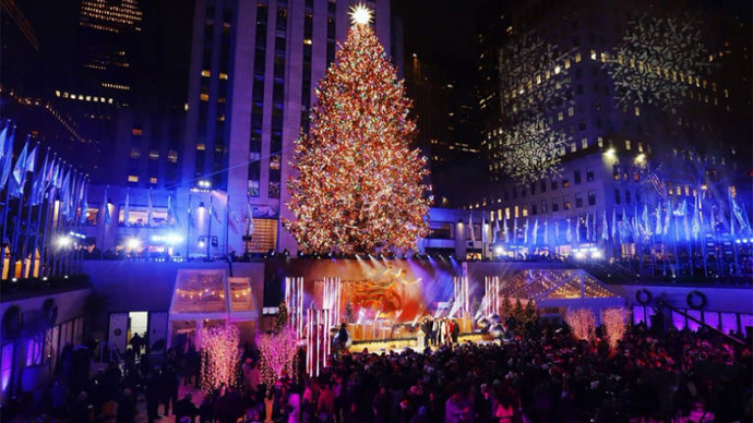 В Нью-Йорке зажгли главную рождественскую ель, украшенную звездой Swarovski