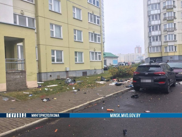 В Минске мужчина выбрасывал из окна вещи, включая плазменный телевизор