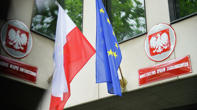 ЕС решил ежемесячно штрафовать Польшу на 15 млн евро