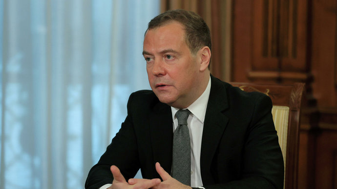 Медведев прокомментировал снос памятников на Украине цитатой Булгакова