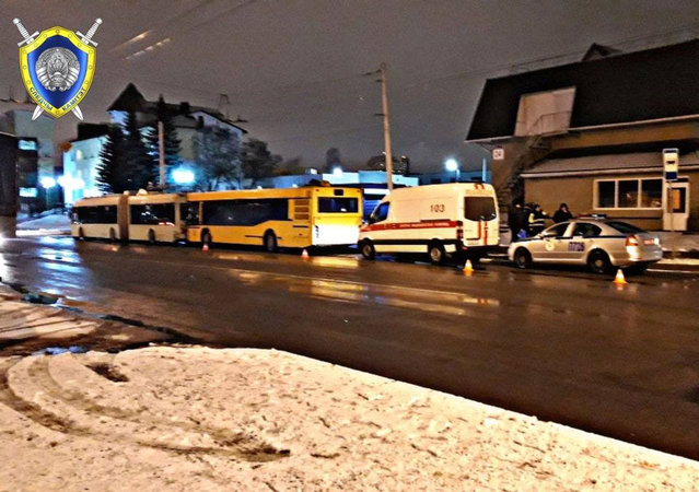 В Минске насмерть сбили женщину-водителя, вышедшую поправить слетевшие дуги троллейбуса