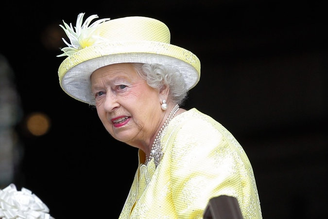 95-летняя королева Британии заразилась коронавирусом