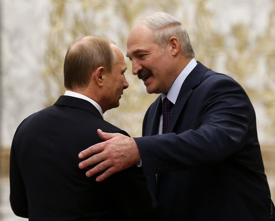 Лукашенко и Путин поздравили друг друга с наступающим праздником