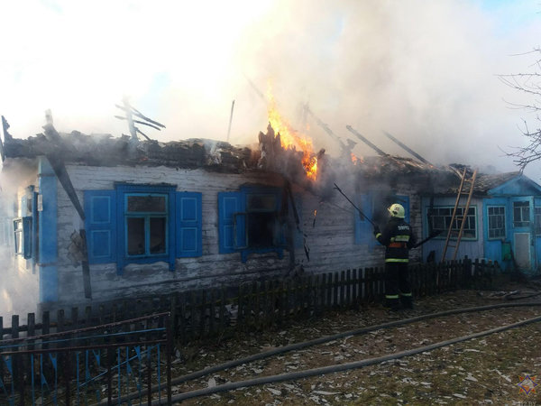 После пожара в Щучинском районе под обломками дома нашли пенсионера