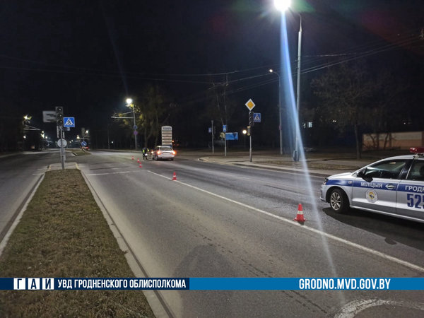 В Гродно автомобиль наехал на пешехода на пустой дороге