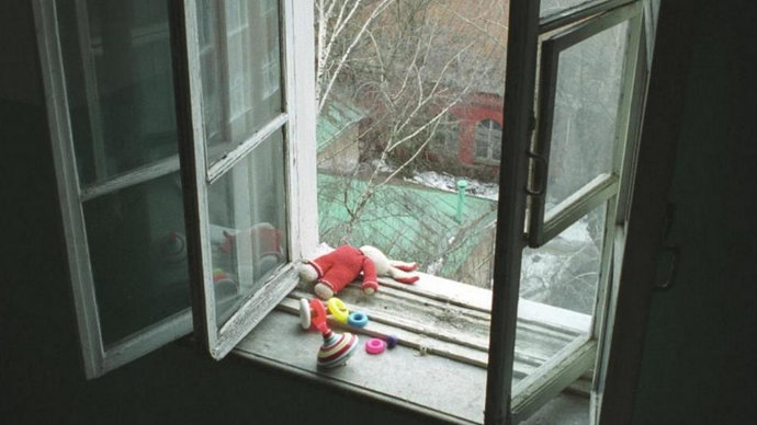 В Быхове 2-летний ребенок, находясь в гостях, упал с высоты 5 этажа