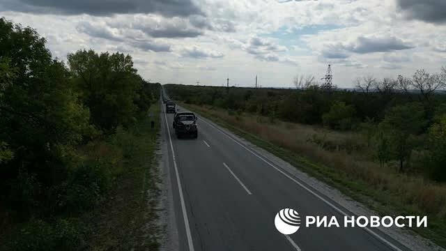 Минобороны показало кадры переброски техники в Харьковскую область