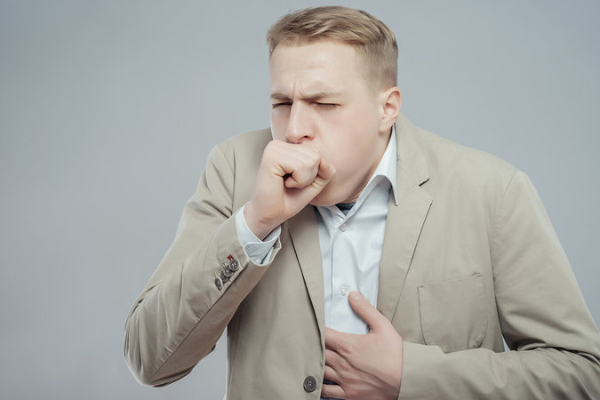 Пульмонолог перечислил неочевидные причины кашля