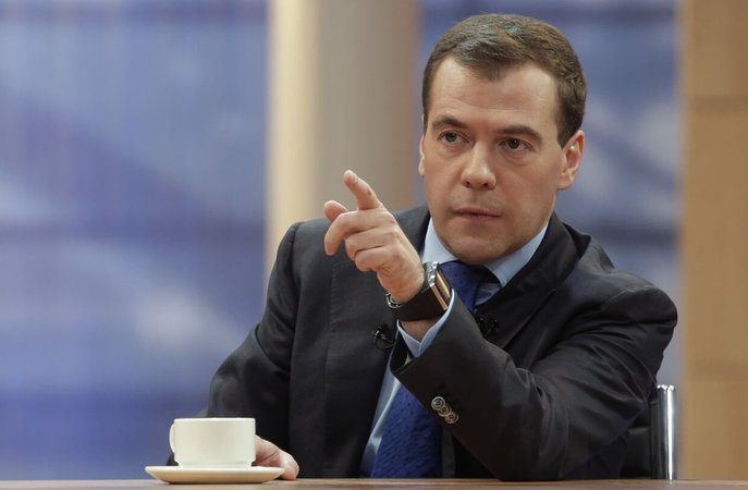 Медведев ответил на угрозы Зеленского ударить по российским территориям