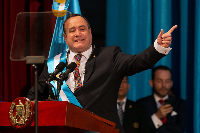 Президент Гватемалы заявил о готовящемся в стране перевороте