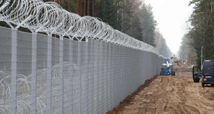 Литва планирует отгородиться забором от Беларуси в болотах