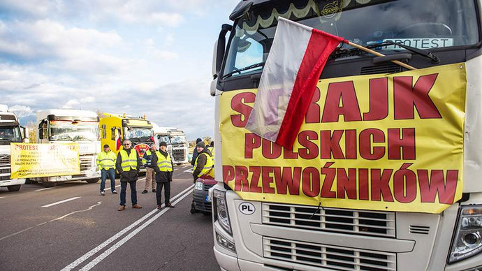 Украинские дальнобойщики остановили голодовку на границе с Польшей