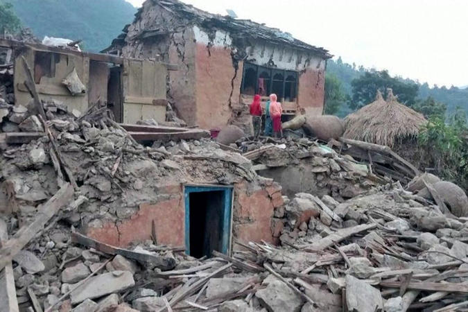 В Непале произошло сильное землетрясение, погибло почти 130 человек