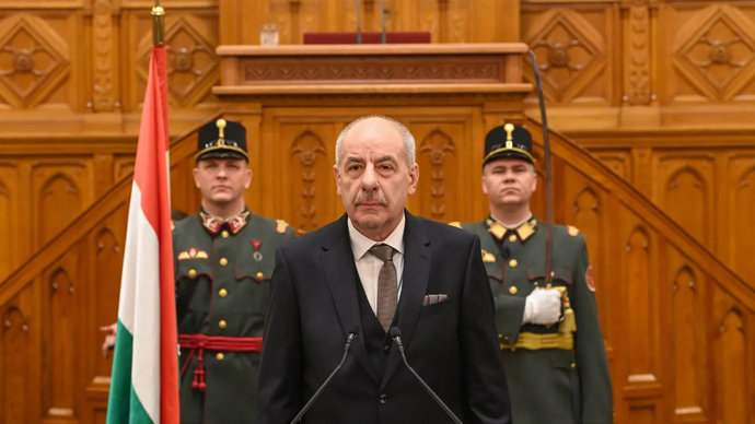 В Венгрии после отставки Каталины Новак назначен новый президент Тамаш Шуойк