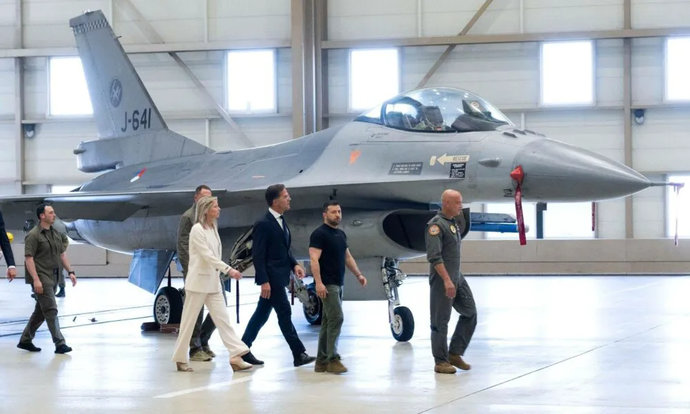 Украина рассчитывает на получение первых датских истребителей F-16 этим летом