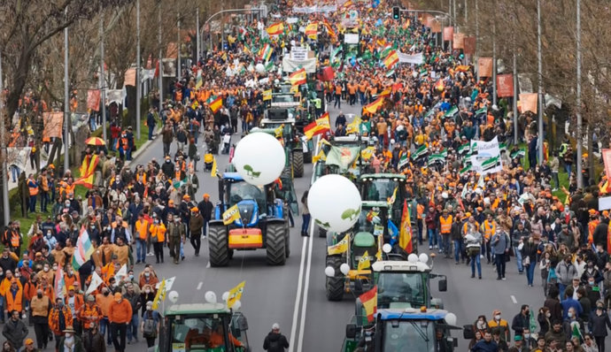 Протестующие фермеры в Испании перекрывают основные трассы в страны
