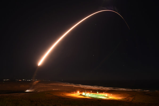 США в тестовом режиме запустила межконтинентальную ракету