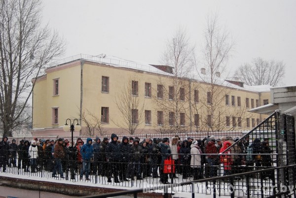 Консульство польши в гродно. Гродно посольство. Посольство Польши в Беларуси в Гродно. Консульство Польши Гродно Рождественский прием. Гродно на Буденного агентства Польши.