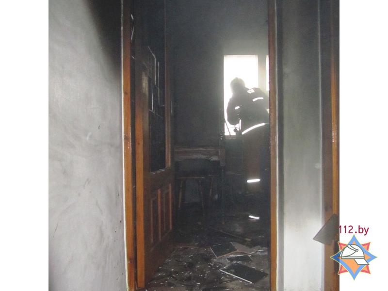 спасатели ликвидируют пожар