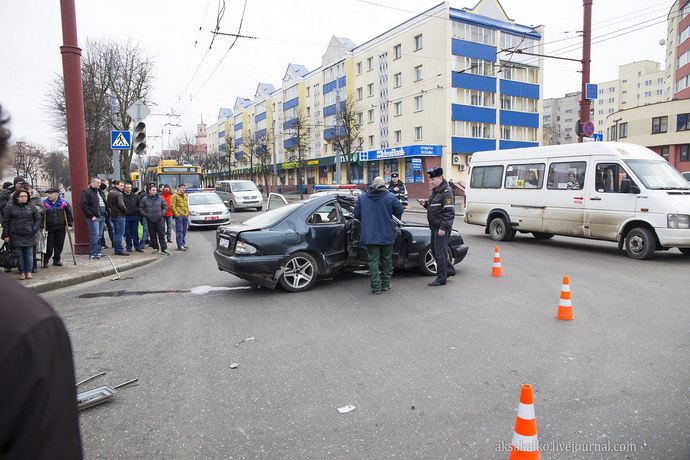 ДТП Мерседес сбил светофор в Гродно
