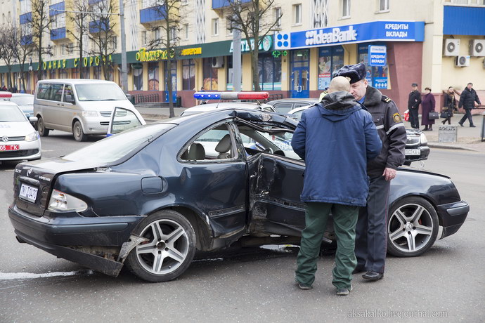 ДТП Мерседес сбил светофор в Гродно