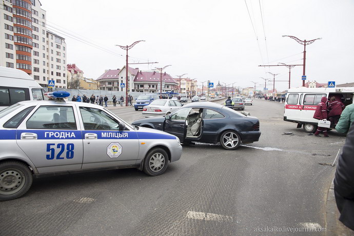 ДТП Мерседес сбил светофор в Гродно