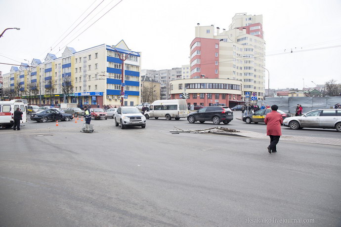 ДТП Мерседес сбил светофор в Гродно