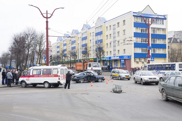 ДТП Мерседес сбил светофор в Гродно