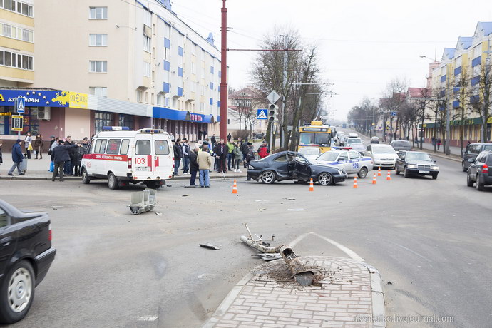 ДТП Мерседес сбил светофор в Гродно