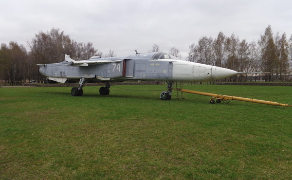 Самолет разведчик СУ-24МР в Гродно