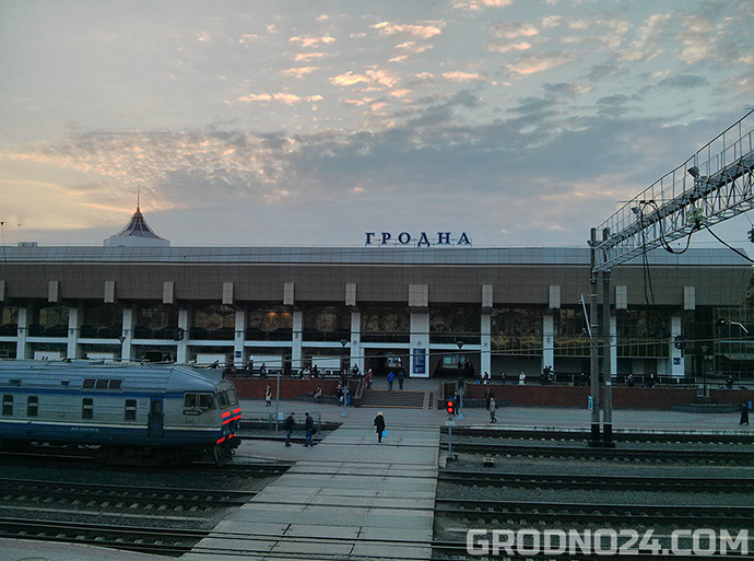 Ольгинский парк в железнодорожном фото