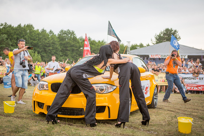 эротическая мойка автомобилей на Sunday Autogrodno 2015