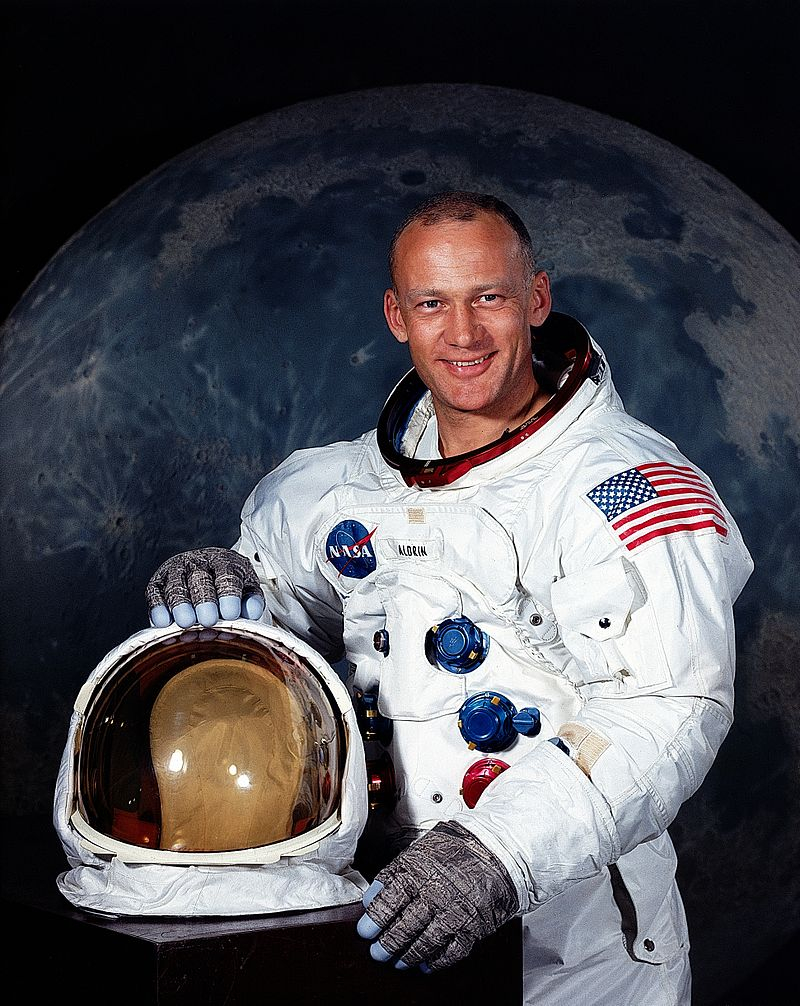 Кто стал первым человеком в космосе. Эдвин Олдрин астронавт. Эдвин Олдрин 1969.