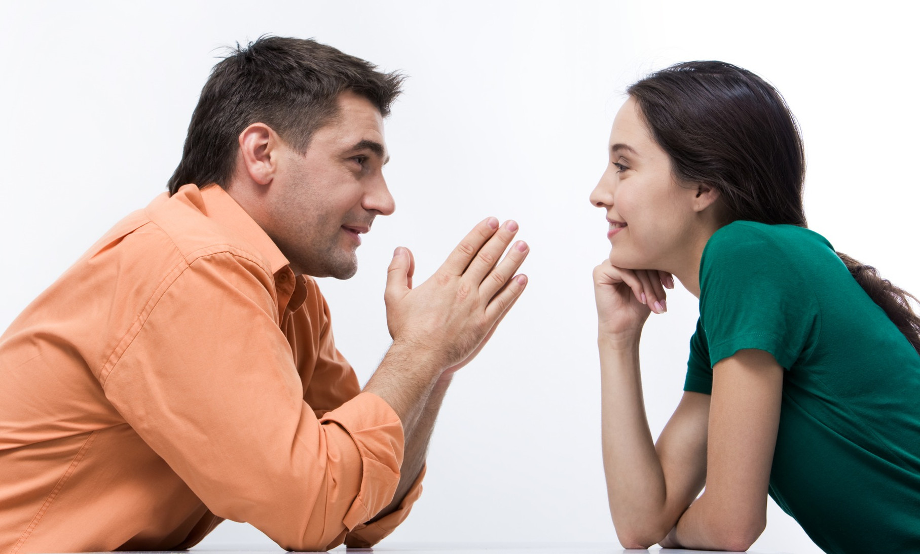 Можно слышать разговор в. Разговор между мужчиной и женщиной. Общение людей. Взаимопонимание в общении. Беседа мужчины и женщины.