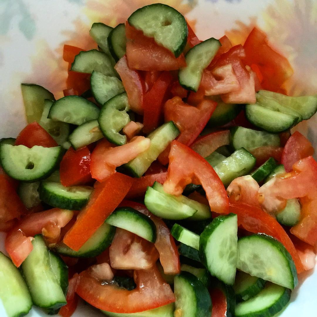 Салат из помидор с чесноком и маслом калорийность