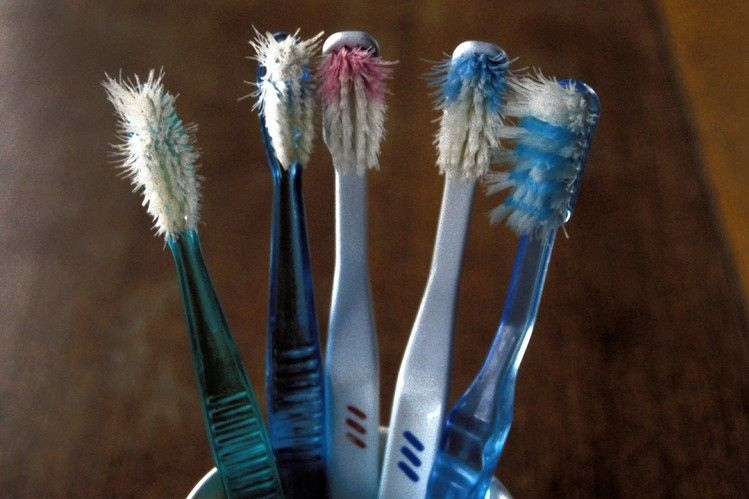 Зубная щетка быстро лохматится почему пресс для зубной пасты купить в москве