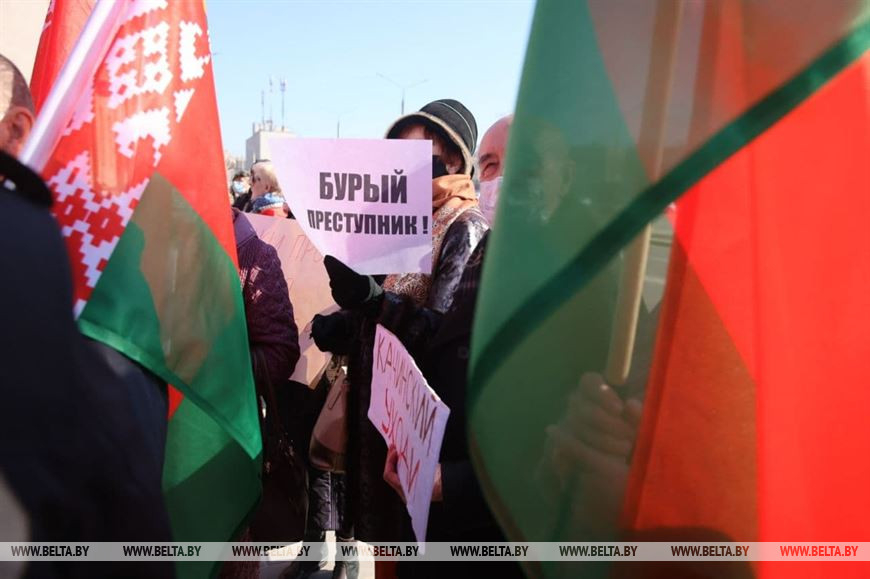 Неравнодушные граждане пикетировали консульства Литвы и Польши в Гродно