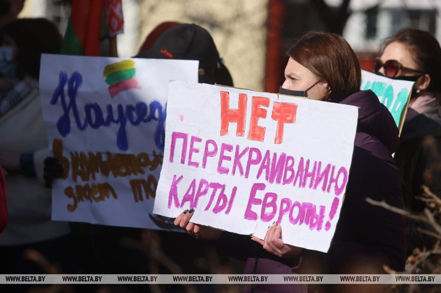 Неравнодушные граждане пикетировали консульства Литвы и Польши в Гродно