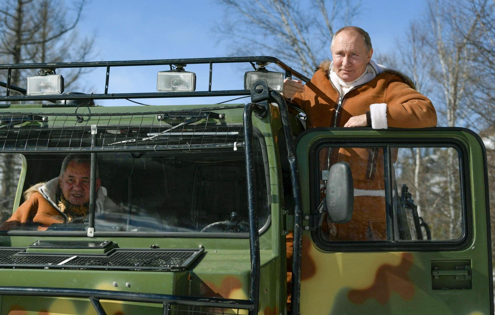 Путин и шойгу в тайге фото