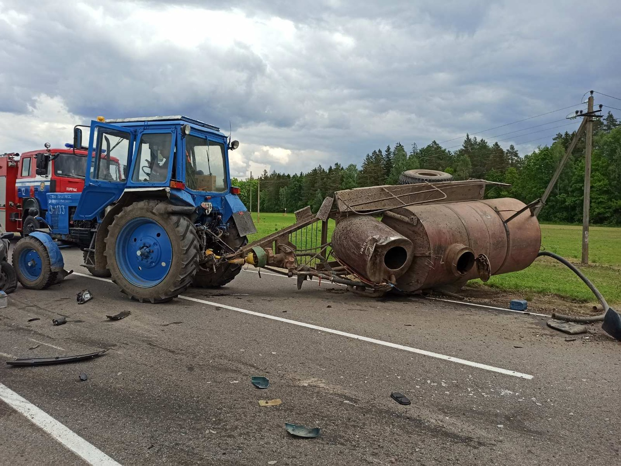 Фото женщина на тракторе