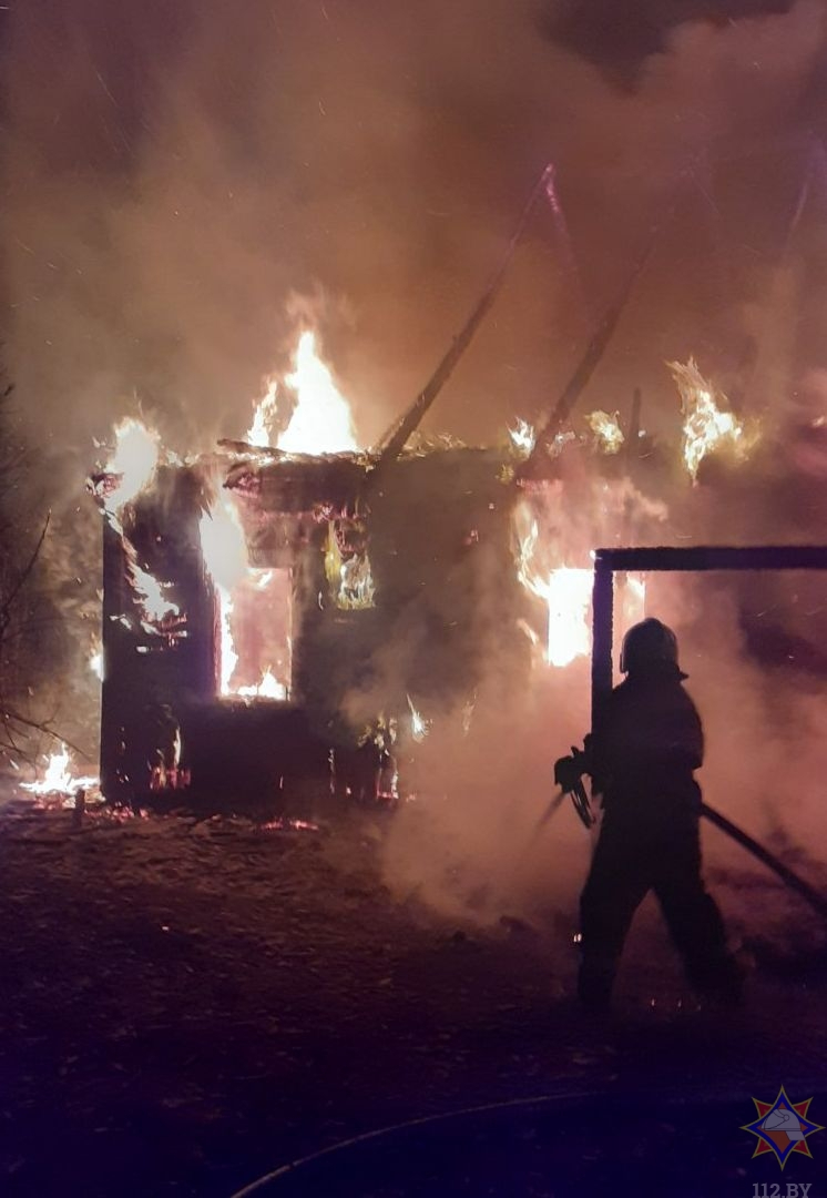 На пожаре в Щучинском районе сильно пострадал мужчина