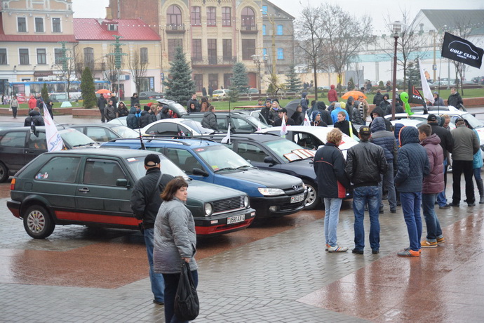 Автомобили на Советской площади в Гродно