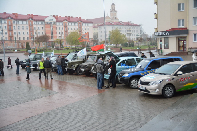 Автомобили на Советской площади в Гродно