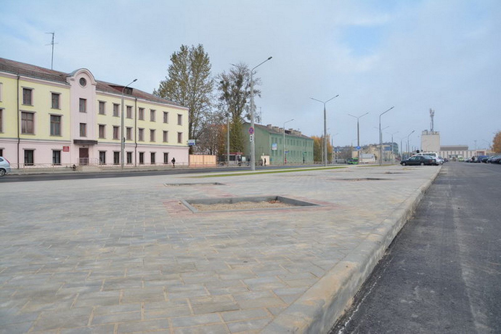 новая парковка около польского консульства в Гродно