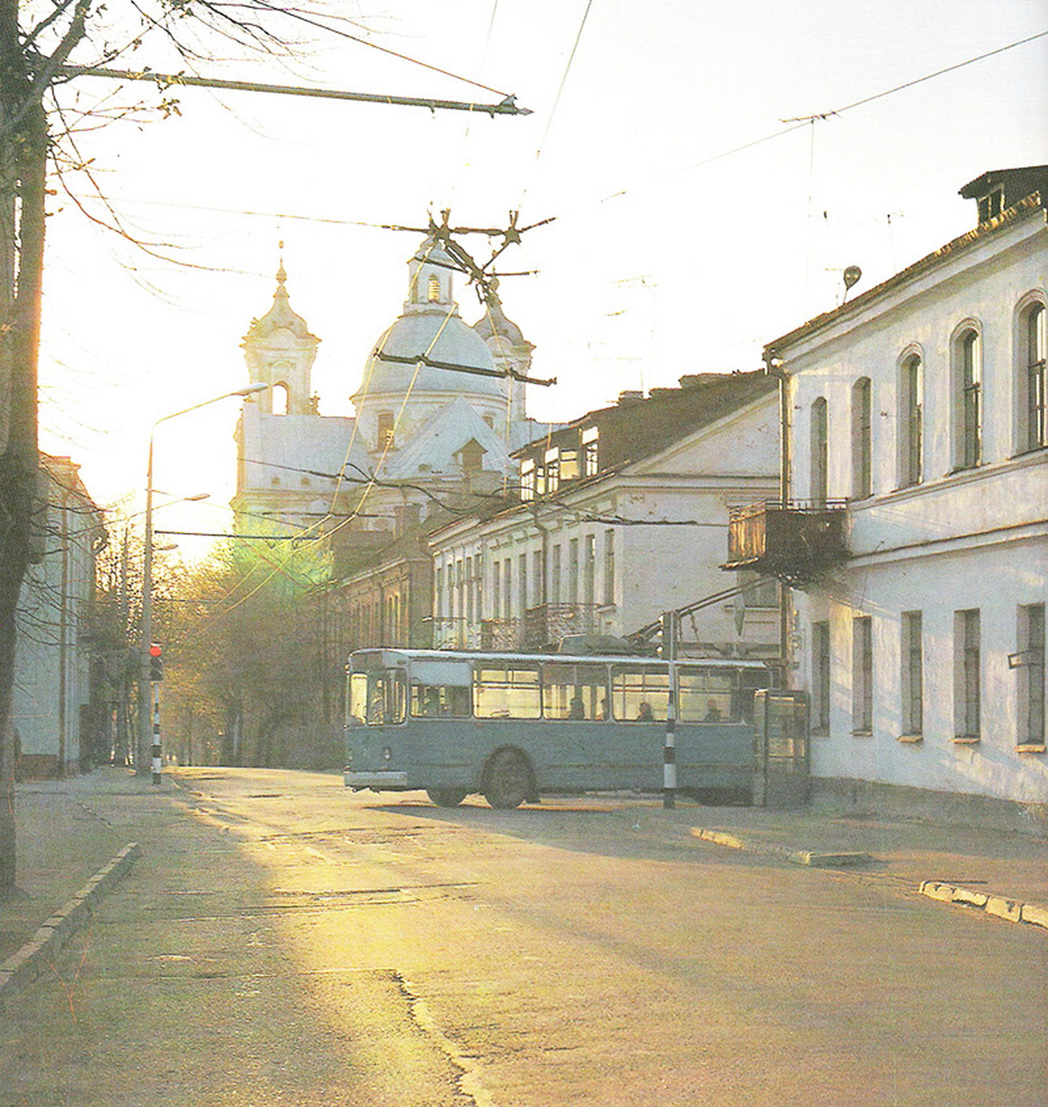 троллейбус на улице Карла Маркса