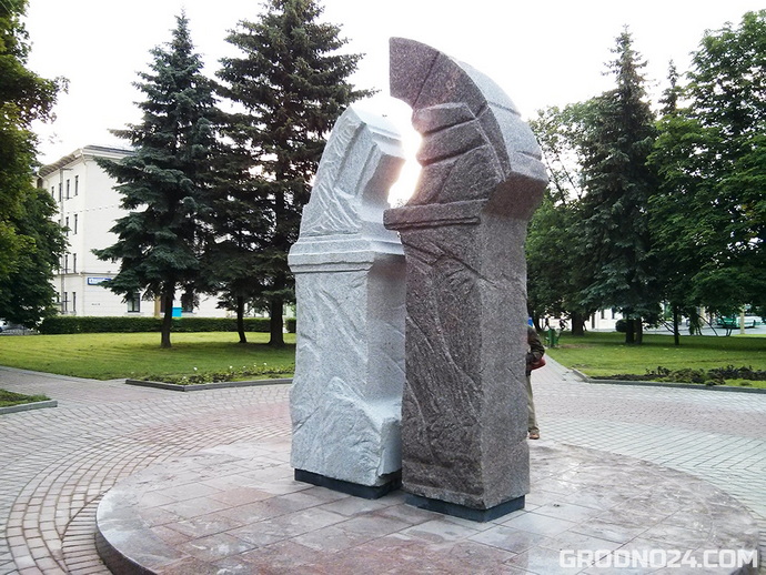 памятник на месте Фары Витовта