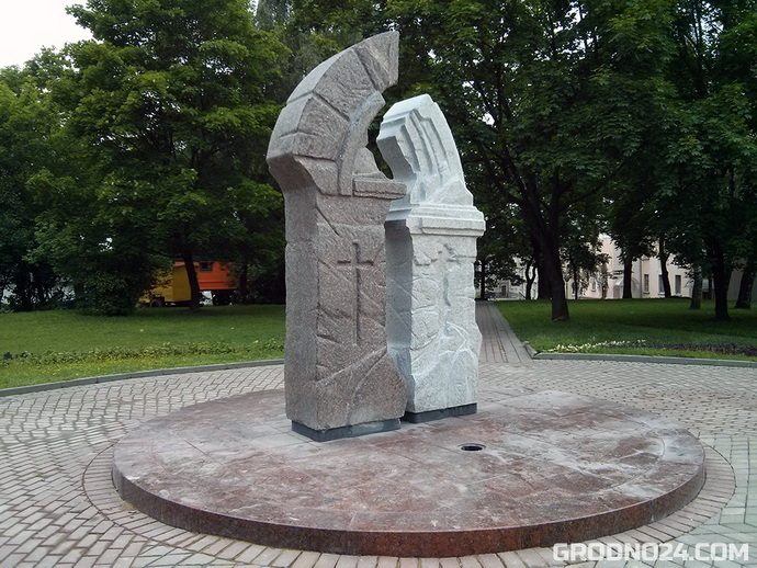 памятник на месте Фары Витовта