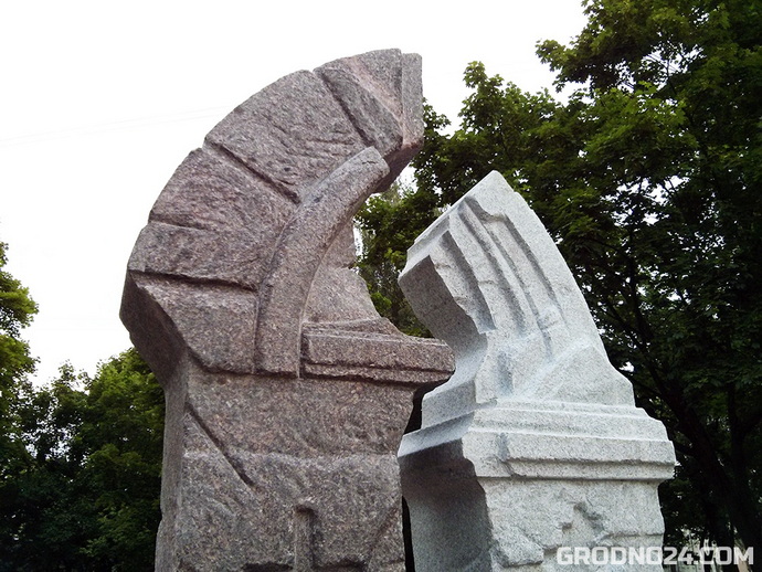 памятник на месте Фары Витовта
