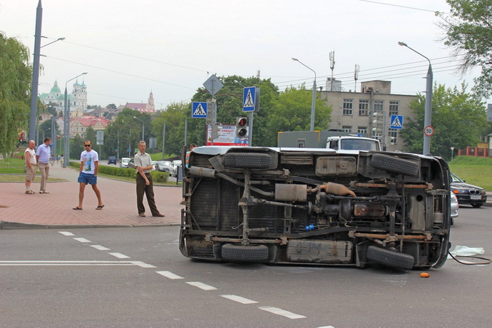 милицейская машина попала в аварию