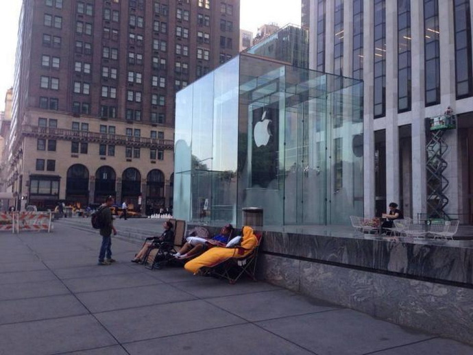 очередь у Apple Store в Нью-Йорке